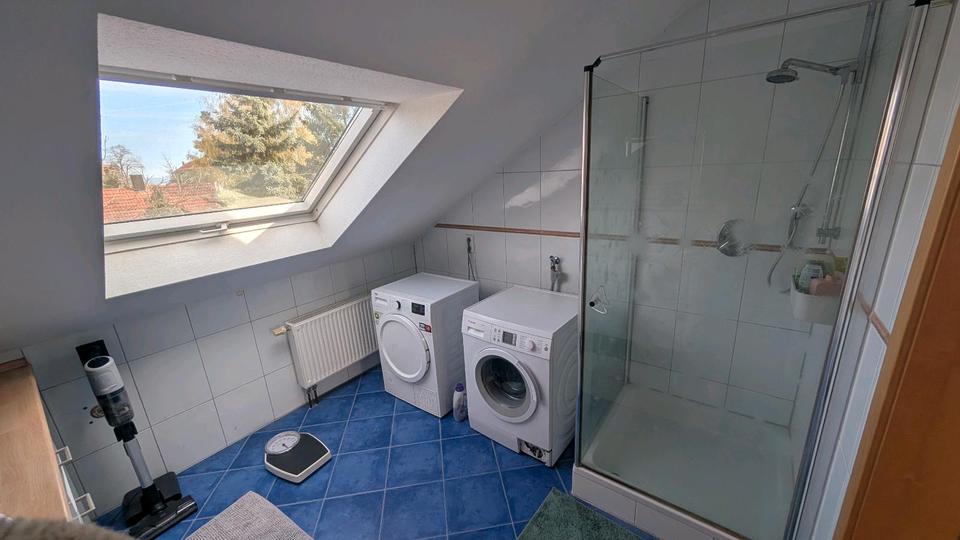 Dachgeschoßwohnung Bubenreuth - 2.5 Zimmer, 120 m&sup2;, 1.500&euro; | Angebot:26266167