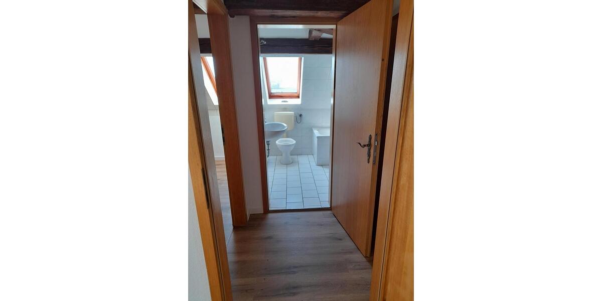 Dachgeschoßwohnung Pegau - 2 Zimmer, 42 m&sup2;, 240&euro; | Angebot:25473975