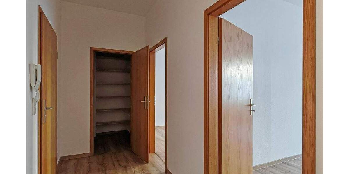 Etagenwohnung Hainichen - 3 Zimmer, 90 m&sup2;, 496&euro; | Angebot:25689468