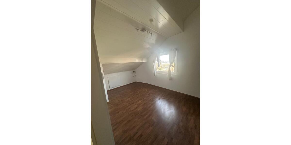 Dachgeschoßwohnung Alsbach-Hähnlein Hähnlein - 2.5 Zimmer, 75 m&sup2;, 1.100&euro; | Angebot:25282092