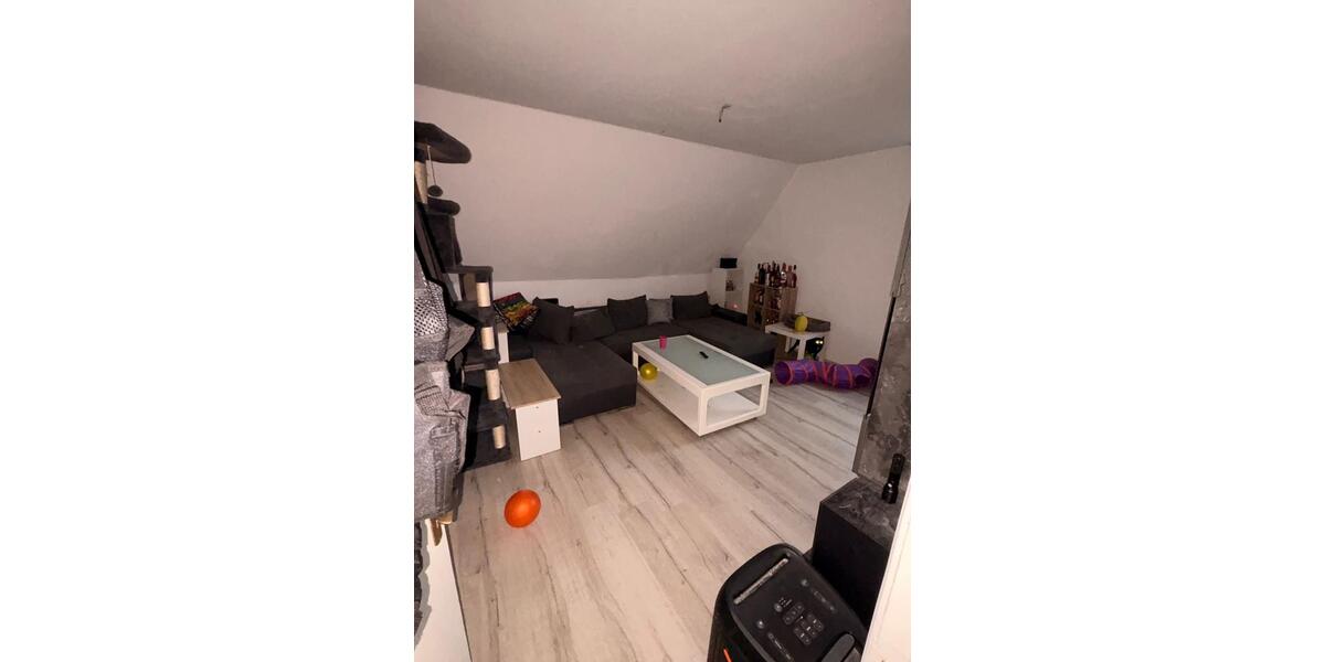 Dachgeschoßwohnung Emden - 3 Zimmer, 65 m&sup2;, 790&euro; | Angebot:25420061