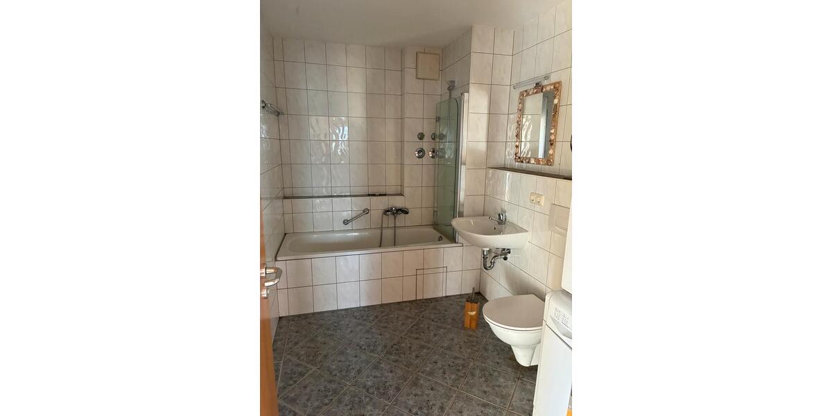 Etagenwohnung Traunreut Irsing - 3 Zimmer, 85 m&sup2;, 1.150&euro; | Angebot:25844468