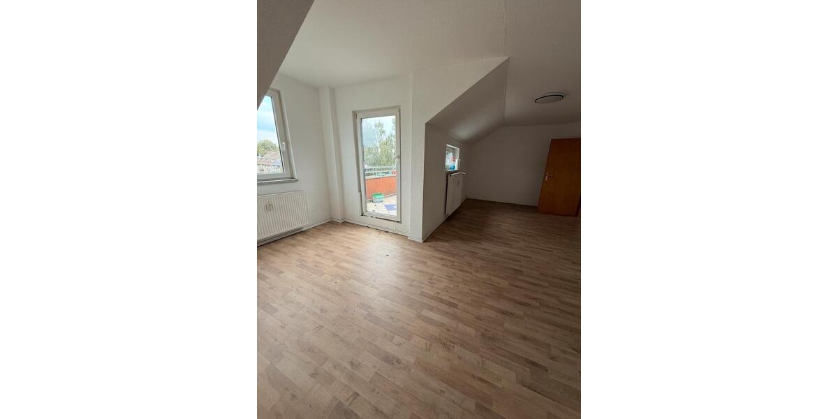 Dachgeschoßwohnung Duisburg Mittelmeiderich - 3 Zimmer, 75 m&sup2;, 550&euro; | Angebot:26491259