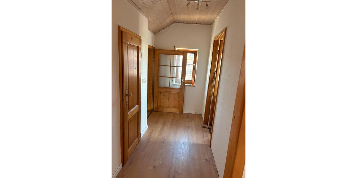 Dachgeschoßwohnung Ellingen - 2.5 Zimmer, 55 m&sup2;, 385&euro; | Angebot:26322569