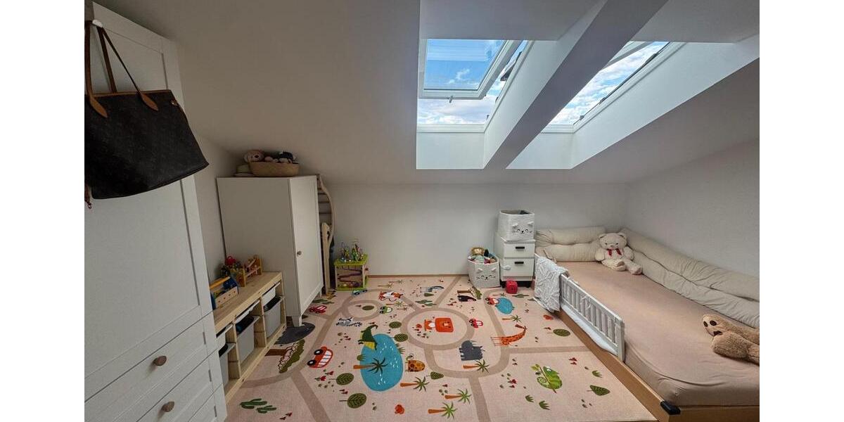 Dachgeschoßwohnung Regensburg Ganghofersiedlung - 4 Zimmer, 102 m&sup2;, 1.430&euro; | Angebot:26278126