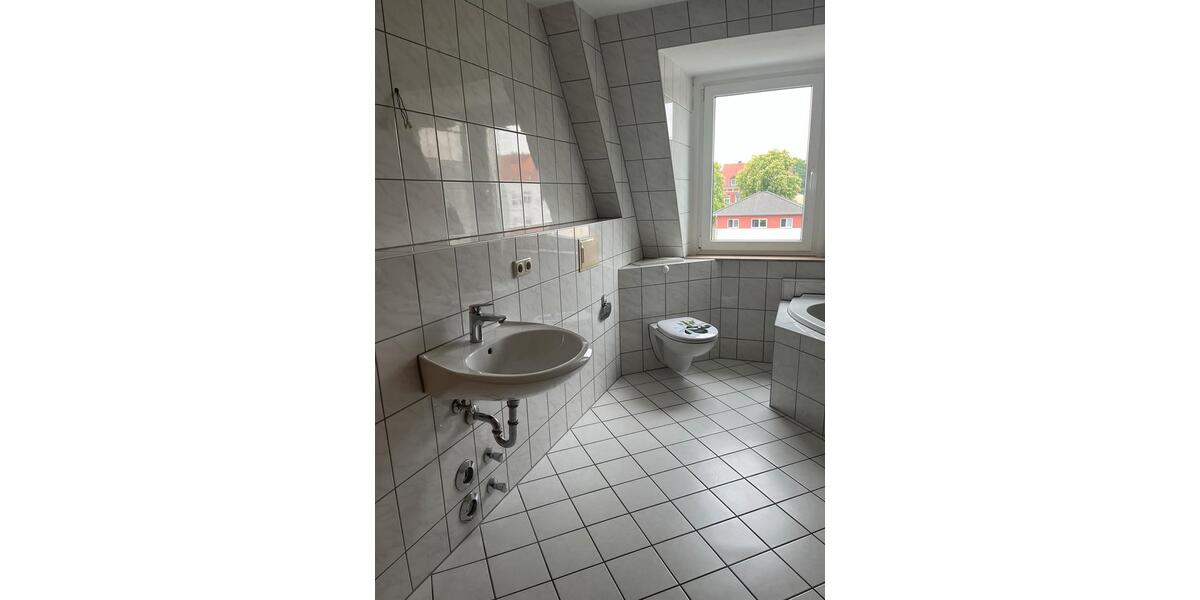 Dachgeschoßwohnung Riesa - 3 Zimmer, 75 m&sup2;, 375&euro; | Angebot:26455391
