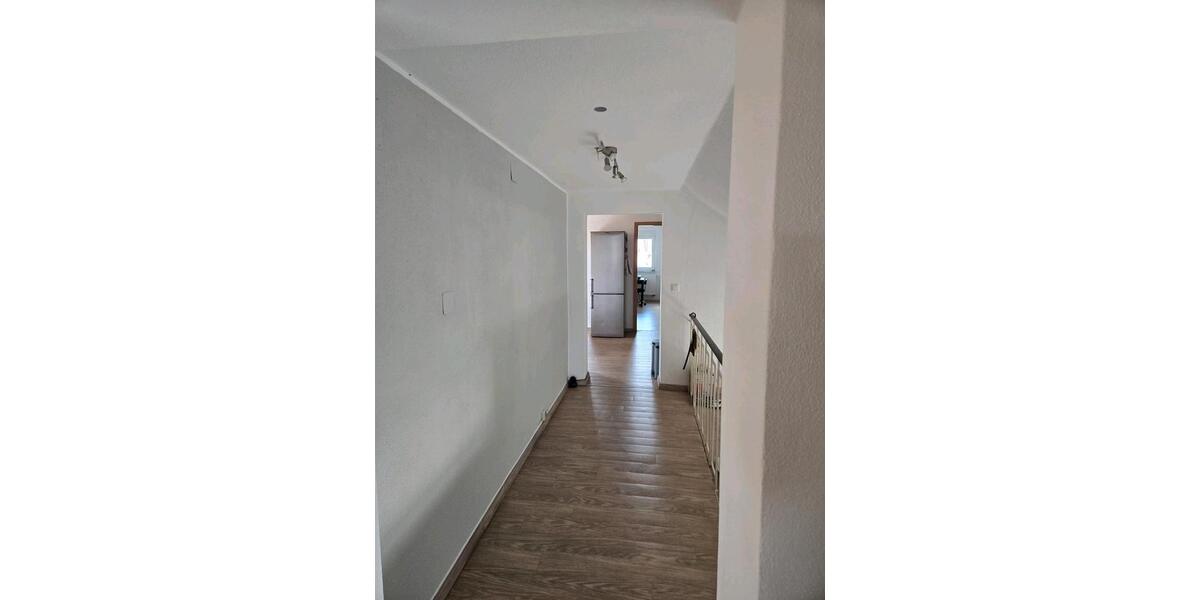 Dachgeschoßwohnung Pentling - 2 Zimmer, 120 m&sup2;, 1.200&euro; | Angebot:26638692