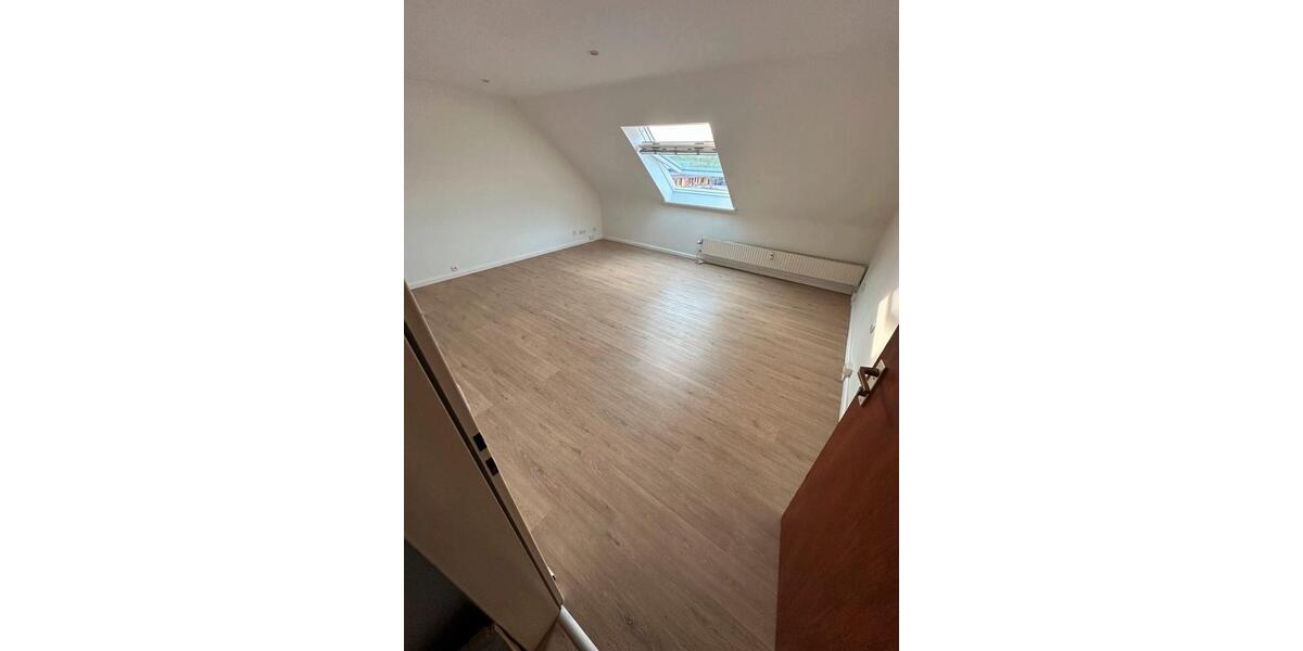 Dachgeschoßwohnung Seelze - 3 Zimmer, 75 m&sup2;, 800&euro; | Angebot:25088803