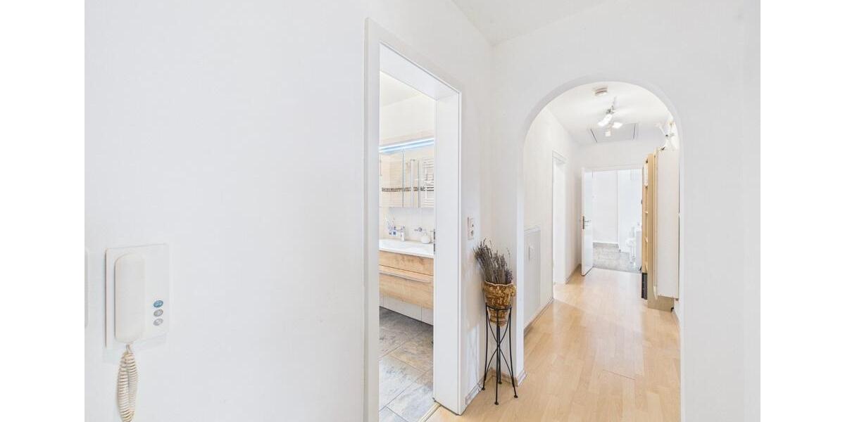 Dachgeschoßwohnung Bremen Neustadt - 4 Zimmer, 85 m&sup2;, 1.070&euro; | Angebot:26620124
