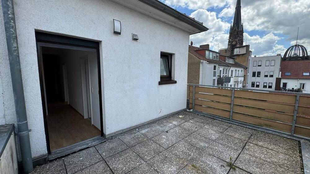 Zimmer Saarbrücken St Johann - 4 Zimmer, 137 m&sup2;, 895&euro; | Angebot:25699900