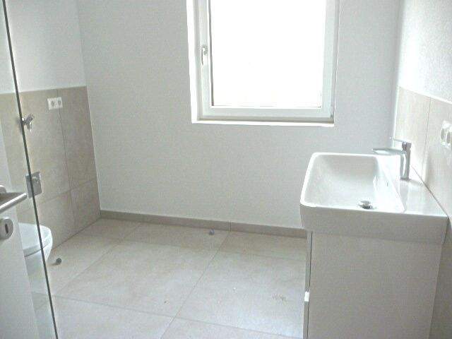 **ERSTBEZUG - Moderne 2-Zi-EG-Whg mit Terrasse und kleiner Gartenfläche** 2 zimmer