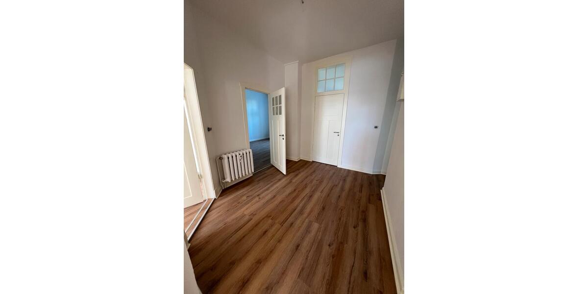 Etagenwohnung Güstrow - 4 Zimmer, 100 m&sup2;, 1.000&euro; | Angebot:25850147