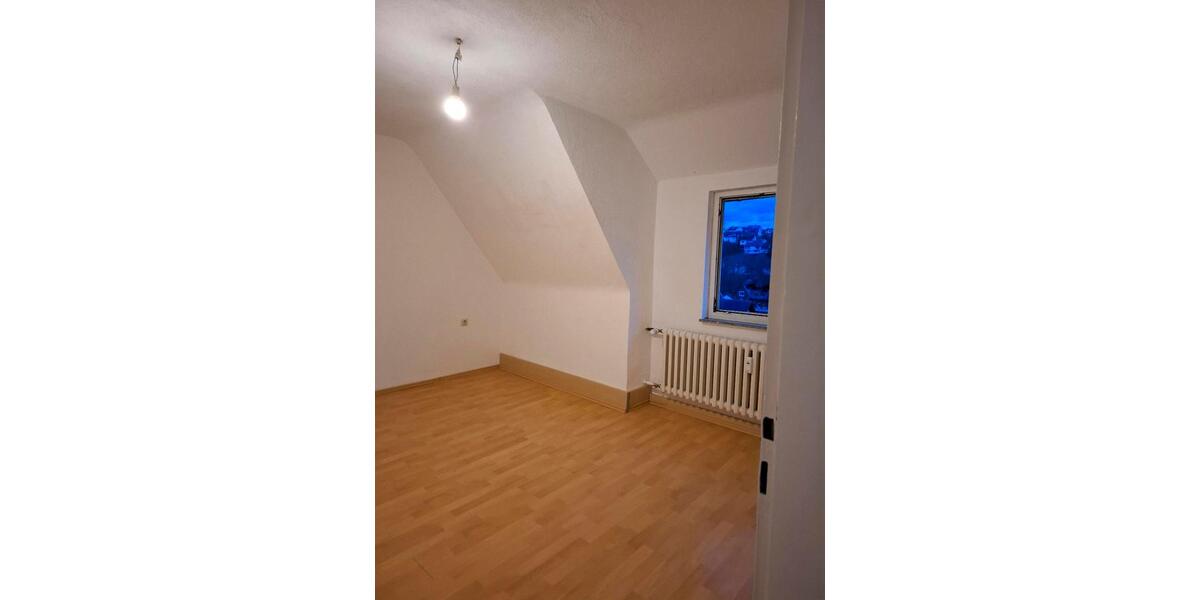 Dachgeschoßwohnung Siegen Eiserfeld - 1 Zimmer, 40 m&sup2;, 400&euro; | Angebot:24943761