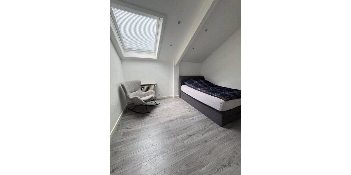 Reihenmittelhaus Stuttgart Nord - 7 Zimmer, 183 m&sup2;, 2.725&euro; | Angebot:26926626