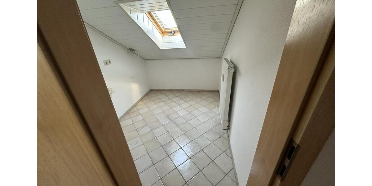Dachgeschoßwohnung Plattling - 5 Zimmer, 75 m&sup2;, 650&euro; | Angebot:25650924