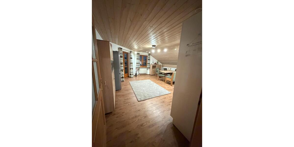 Dachgeschoßwohnung Perkam - 3 Zimmer, 98 m&sup2;, 660&euro; | Angebot:24867410