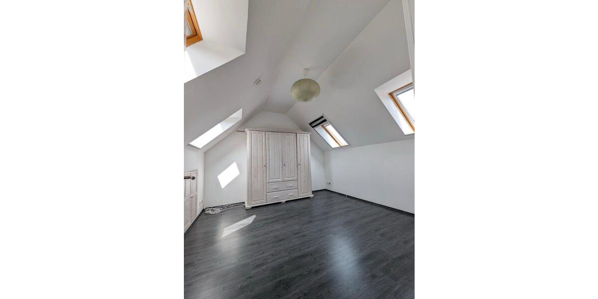 Maisonettenwohnung Rühen - 3.5 Zimmer, 130 m&sup2;, 1.100&euro; | Angebot:24743409