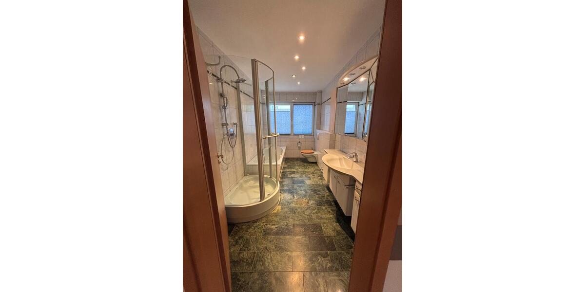 Etagenwohnung Meiningen - 4 Zimmer, 130 m&sup2;, 1.200&euro; | Angebot:23498851