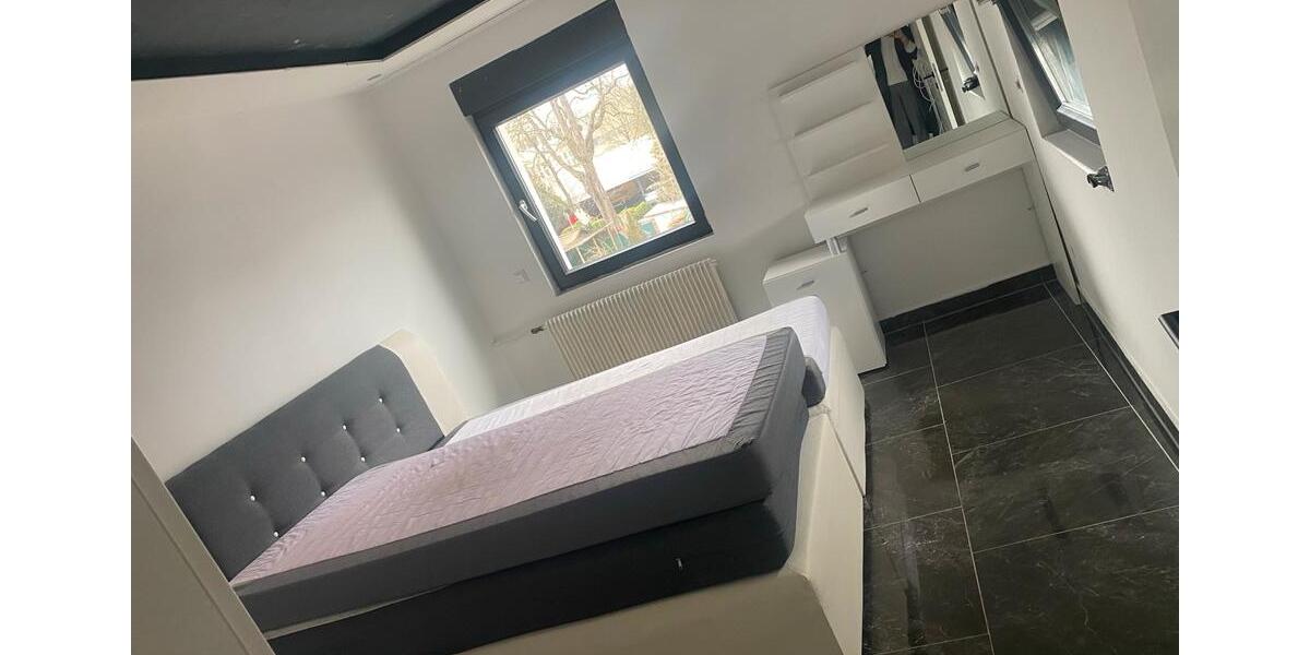 Einfamilienhaus Nürtingen - 6 Zimmer, 250 m&sup2;, 2.500&euro; | Angebot:25047803