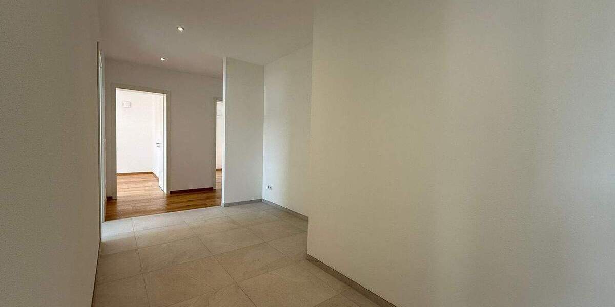 Etagenwohnung Tüßling - 3 Zimmer, 99 m&sup2;, 1.275&euro; | Angebot:26154944