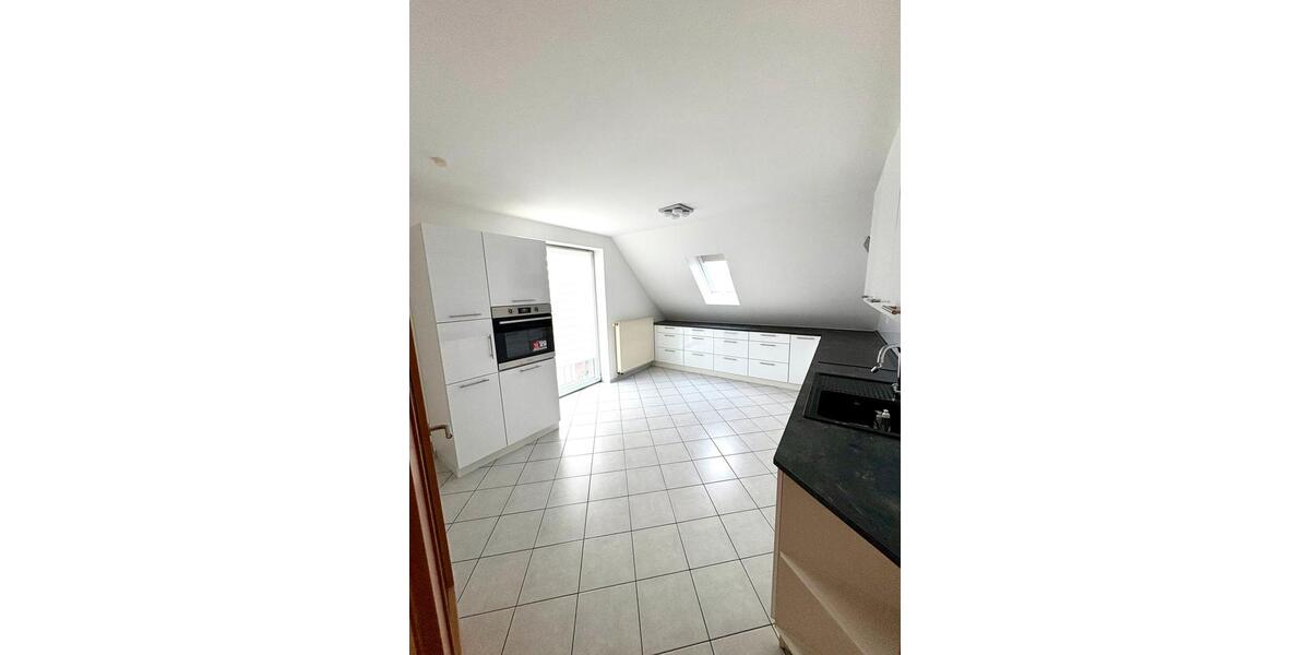 Dachgeschoßwohnung Kassel Niederzwehren - 6 Zimmer, 140 m&sup2;, 1.500&euro; | Angebot:24306839