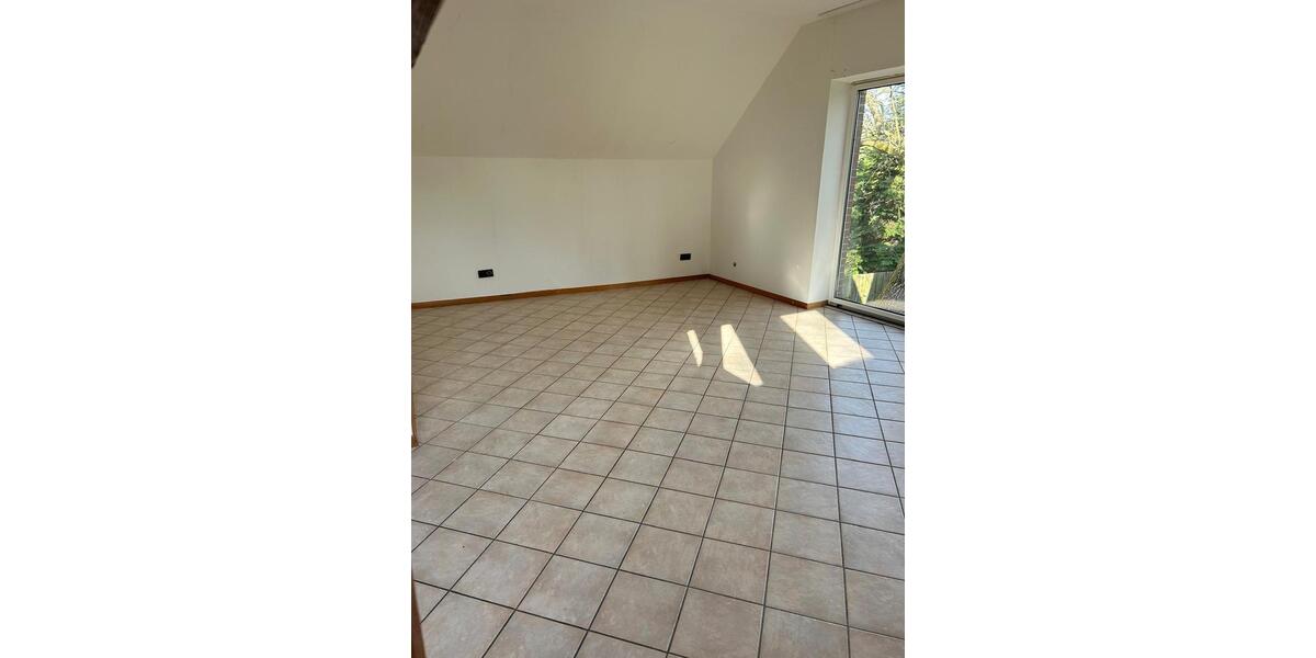 Dachgeschoßwohnung Sprakensehl - 4 Zimmer, 120 m&sup2;, 690&euro; | Angebot:26517095
