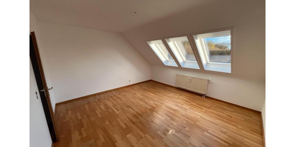 Dachgeschoßwohnung Schwerin Gartenstadt - 3 Zimmer, 84 m&sup2;, 1.050&euro; | Angebot:25964716