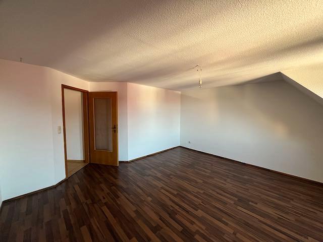 Dachgeschoßwohnung Strehla - 2 Zimmer, 50 m&sup2;, 300&euro; | Angebot:26553832