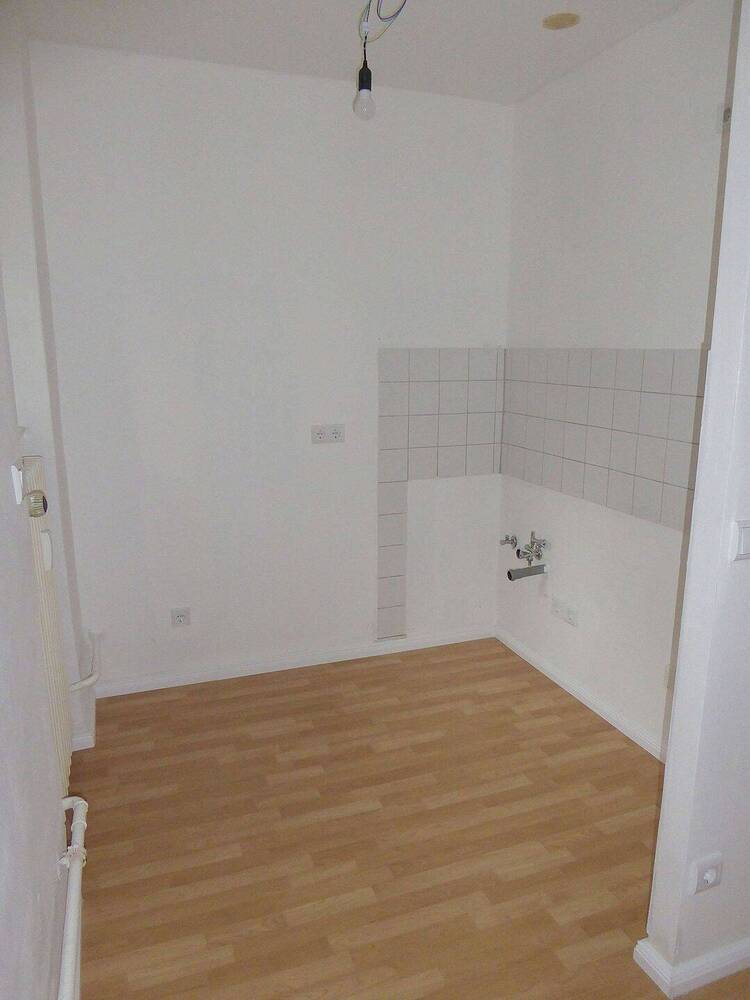 Hessenallee – SOUTERRAIN-Wohnung – großzügiger Grundriss – 2 Zimmer