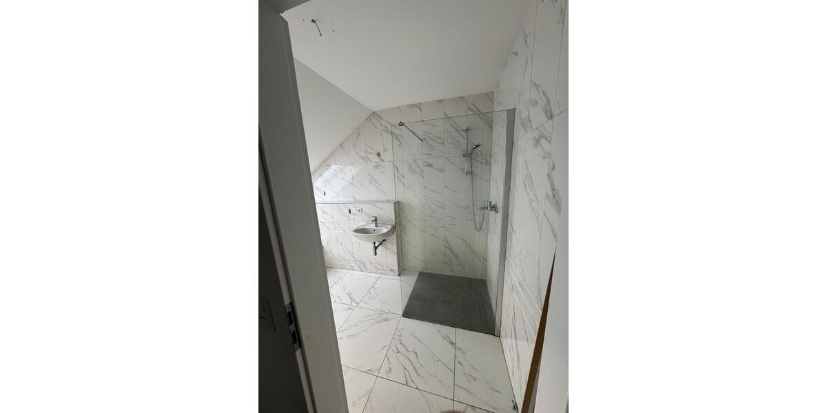 Dachgeschoßwohnung Kreuztal - 2 Zimmer, 65 m&sup2;, 900&euro; | Angebot:24840517