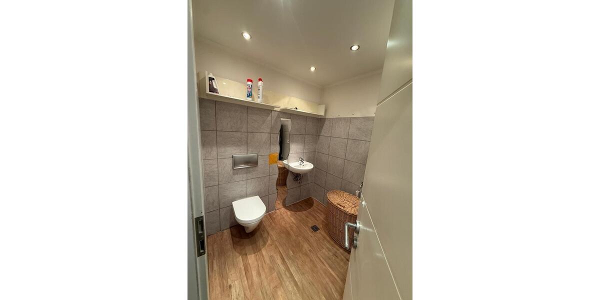 Erdgeschoßwohnung Düsseldorf Oberbilk - 4 Zimmer, 98 m&sup2;, 1.500&euro; | Angebot:25195448