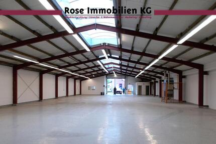 ROSE IMMOBILIEN KG: Lagerhalle mit großem Rolltor im Industriegebiet Espelkamp! zimmer