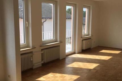 Großzügige und helle 4,5-Zimmer-Wohnung mit Balkon in Aachen-Laur 4.5 zimmer