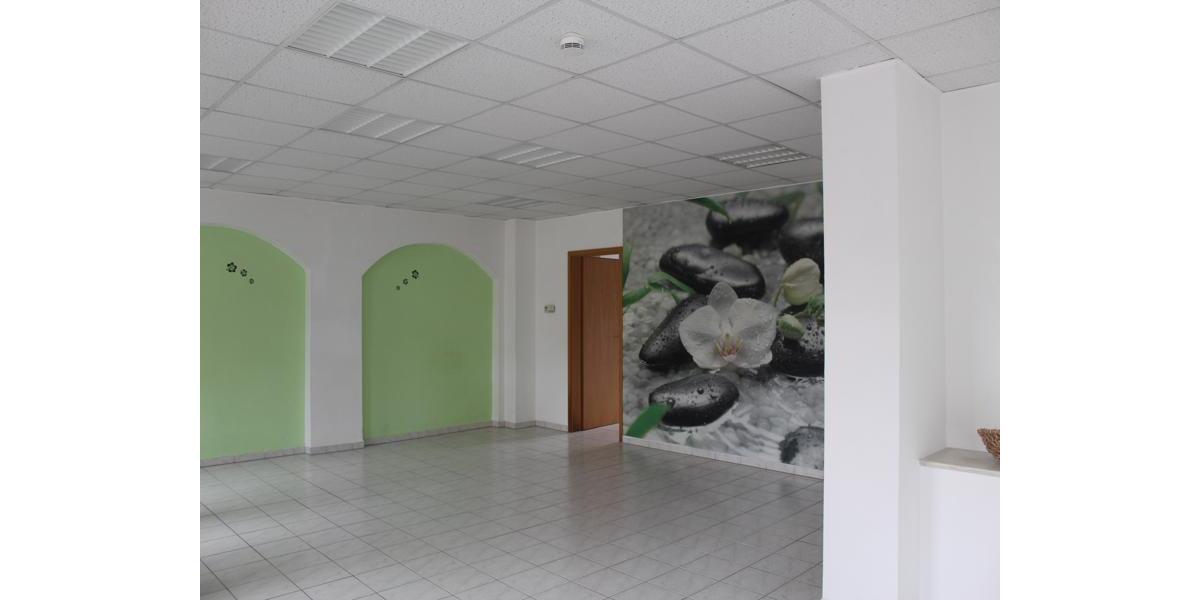 * Kleine, gut sanierte Gewerbeeinheit * zimmer