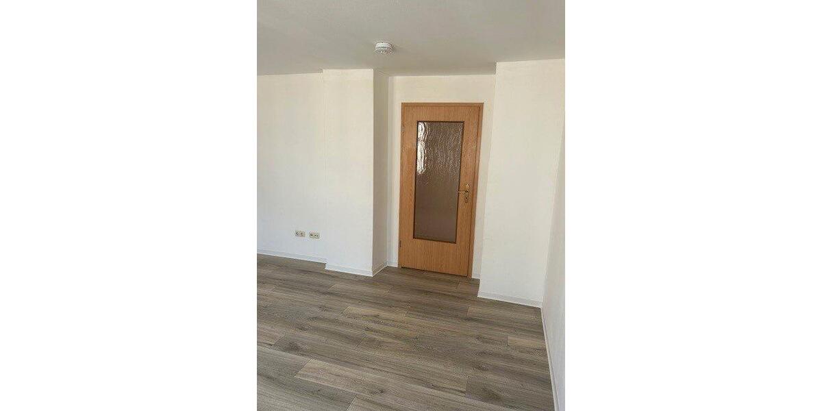 Dachgeschoßwohnung Oelsnitz (Erzgebirge) - 2 Zimmer, 42 m&sup2;, 239&euro; | Angebot:26429312