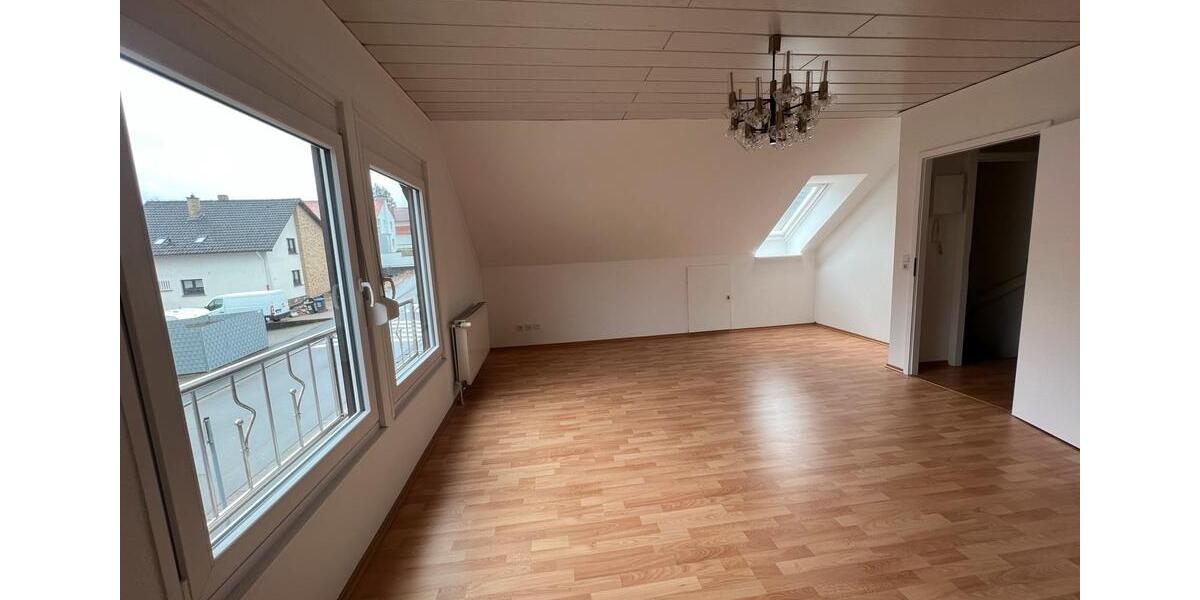 Dachgeschoßwohnung Sankt Ingbert - 2 Zimmer, 52 m&sup2;, 590&euro; | Angebot:24847065