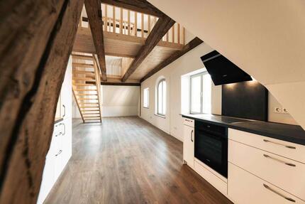 Generation 55Plus: Exklusive 3-Zimmerwohnung in herrschaftlichem Anwesen mit optimaler Infrastruktur zimmer