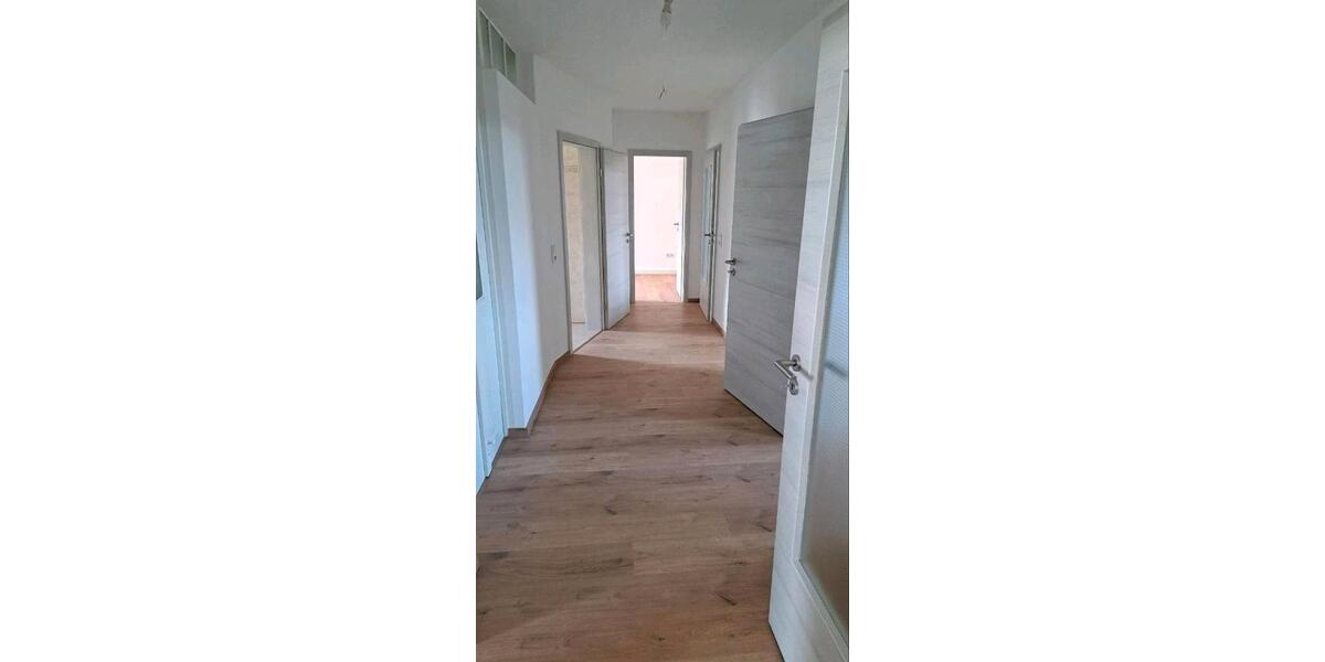 Etagenwohnung Geringswalde - 4 Zimmer, 93 m&sup2;, 590&euro; | Angebot:26330026