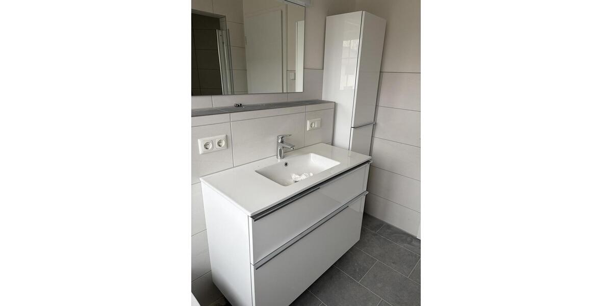 Dachgeschoßwohnung Brackel - 4 Zimmer, 95 m&sup2;, 1.470&euro; | Angebot:23766383