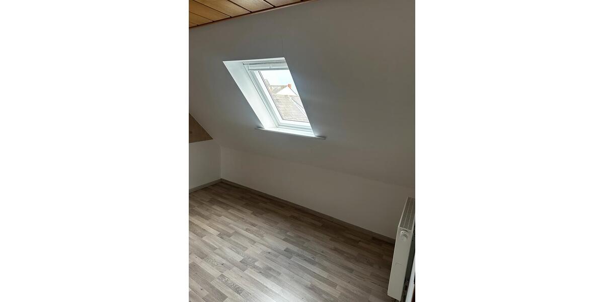 Dachgeschoßwohnung Bürstadt - 3 Zimmer, 71 m&sup2;, 950&euro; | Angebot:25639138