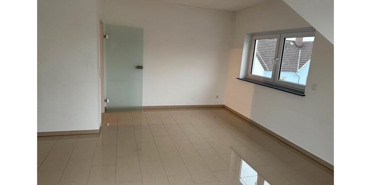 Dachgeschoßwohnung Gießen Wieseck - 6 Zimmer, 145 m&sup2;, 1.600&euro; | Angebot:25163644