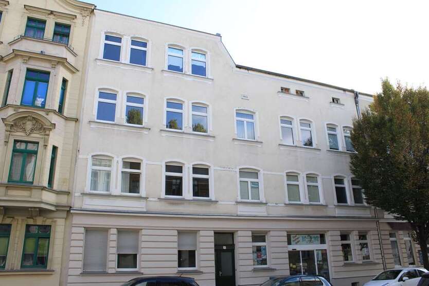Charmante Altbauwohnung * 3- Zimmer mit Einbauküche 3 zimmer