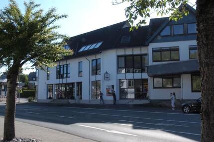 Hochwertige zentrale Laden-, Praxis- und Bürofläche im Ortskern zimmer