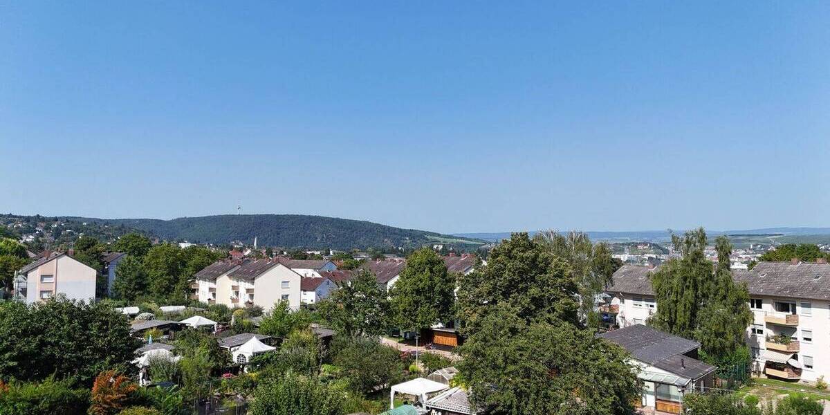 Helle 3,5-Zimmer-Komfortwohnung mit Balkon, Weitblick und Pkw-Stellplatz 3 zimmer