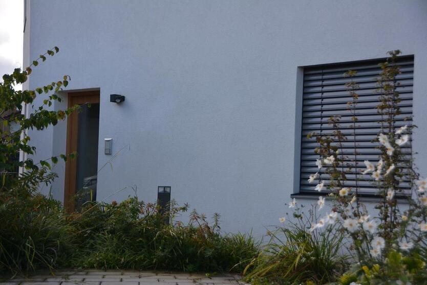Moderne Souterrain-Wohnung mit Tageslicht