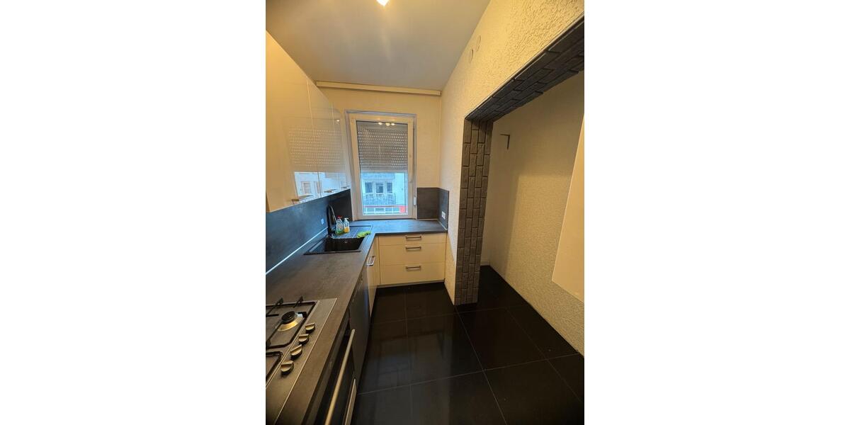 HELLE NEU RENOVIERTE 3 ZIMMER WOHNUNG zimmer