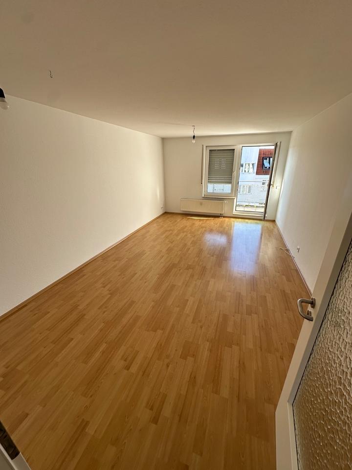 3 Zimmer Wohnung mit EBK und Balkon zum Vermieten