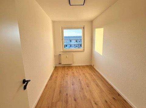 Etagenwohnung Magdeburg Neu Olvenstedt - 2 Zimmer, 55 m&sup2;, 450&euro; | Angebot:25770376