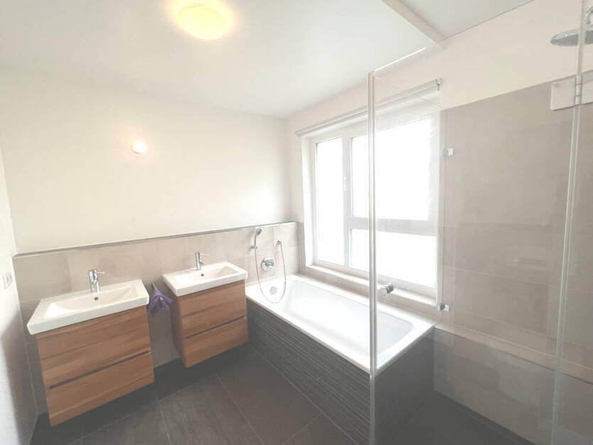 Hochwertige Wohnung mit Terrasse, Wellness im Haus, nähe Rhein!