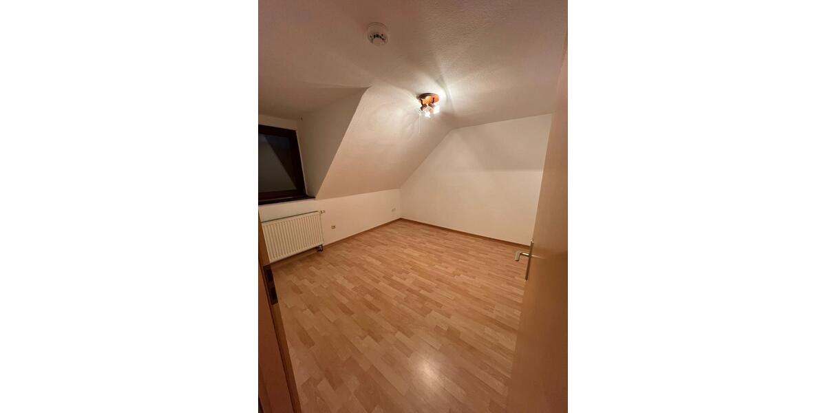 2-Zimmer DG Wohnung mit EBK in Kronenburg 2 zimmer